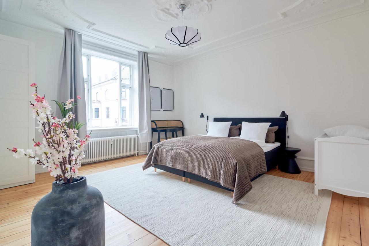 Large & Modern Flats In Family Friendly Neighbourhood